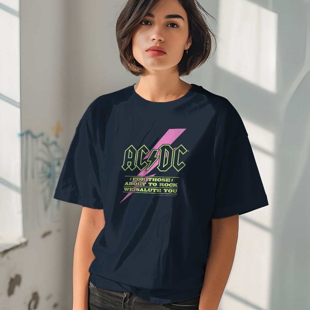 T-shirt bio oversize Femme ACDC avec un design de ACDC For those About To Rock rose
