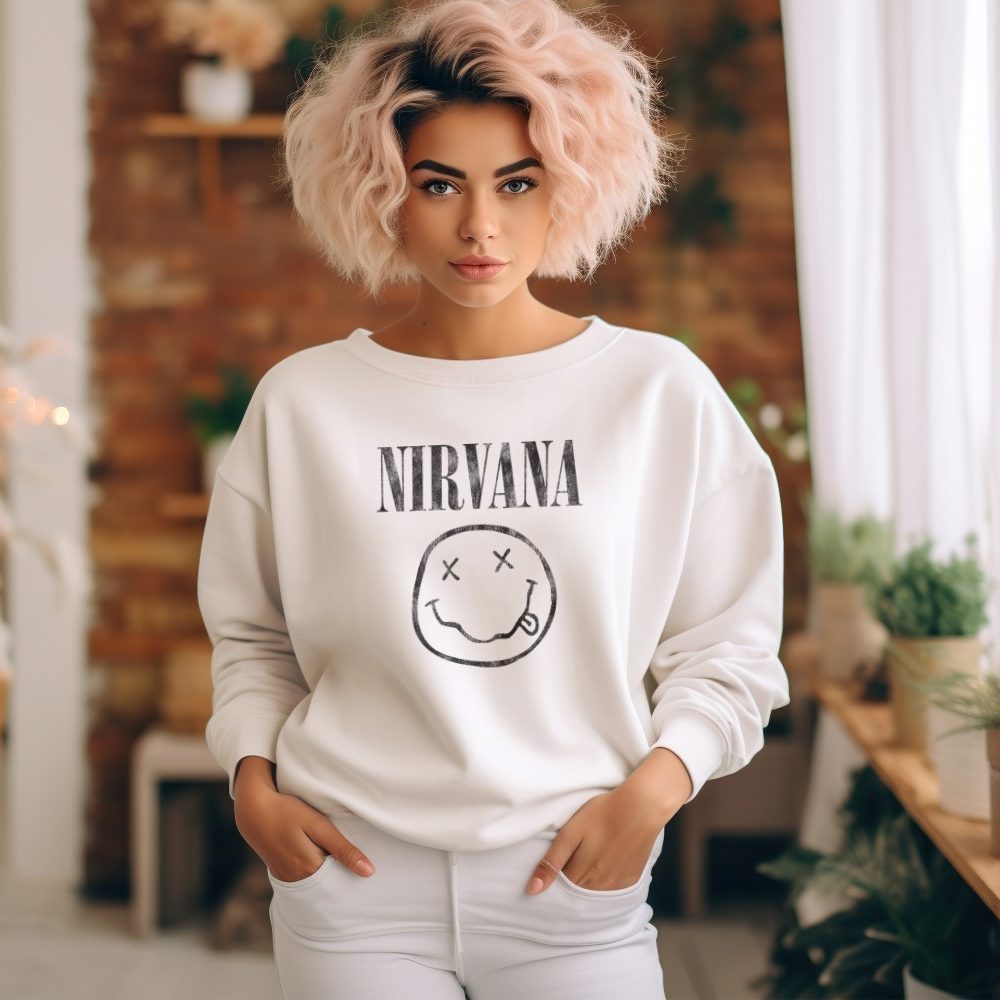 Sweat oversize coton bio Femme Nirvana avec un design de Nirvana Smiley noir
