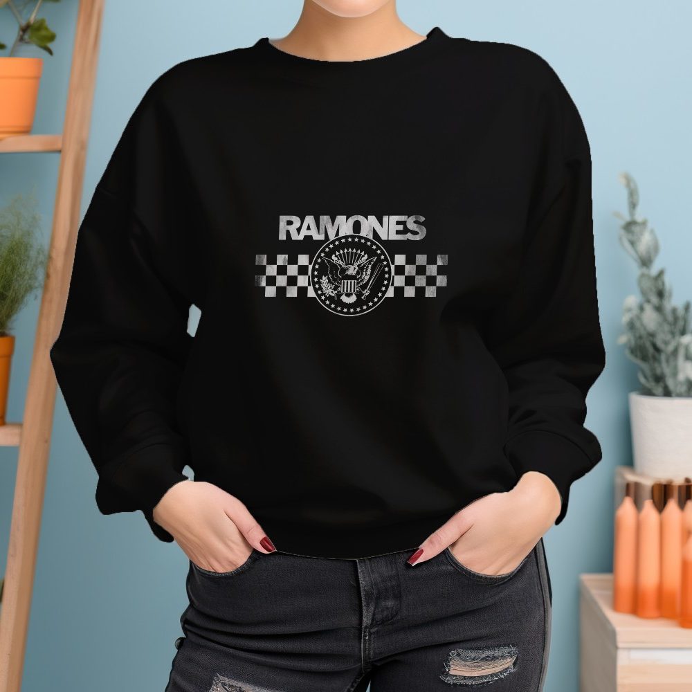 Sweat oversize coton bio Femme Ramones avec un design de Ramones Hey Ho Lets's Go blanc