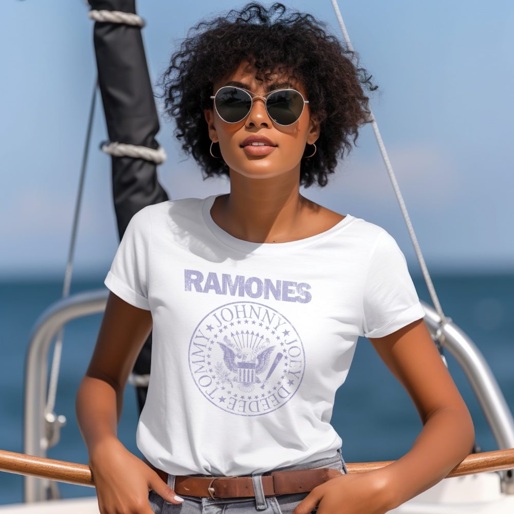 T-shirt Femme Ramones avec un design de Ramones Names lilas