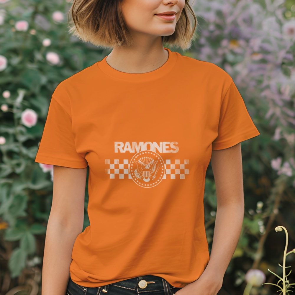T-shirt Femme Ramones avec un design de Ramones Hey Ho Lets's Go blanc