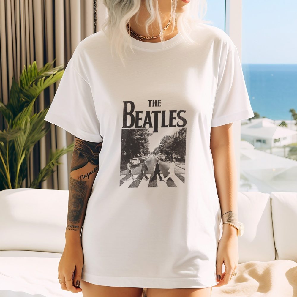 T-shirt oversize coton bio Femme The Beatles avec un design de The Beatles Crossing Road noir