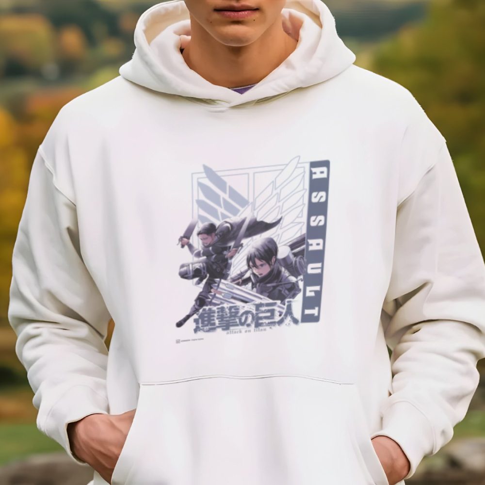 Sweat-shirt à capuche Homme Attack On Titan avec un design de Attack On Titan Assault noir