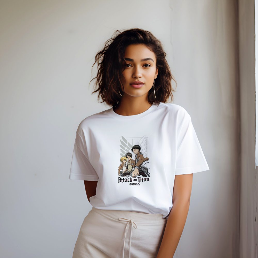T-shirt oversize coton bio Femme Attack On Titan avec un design de Attack On Titan Group noir