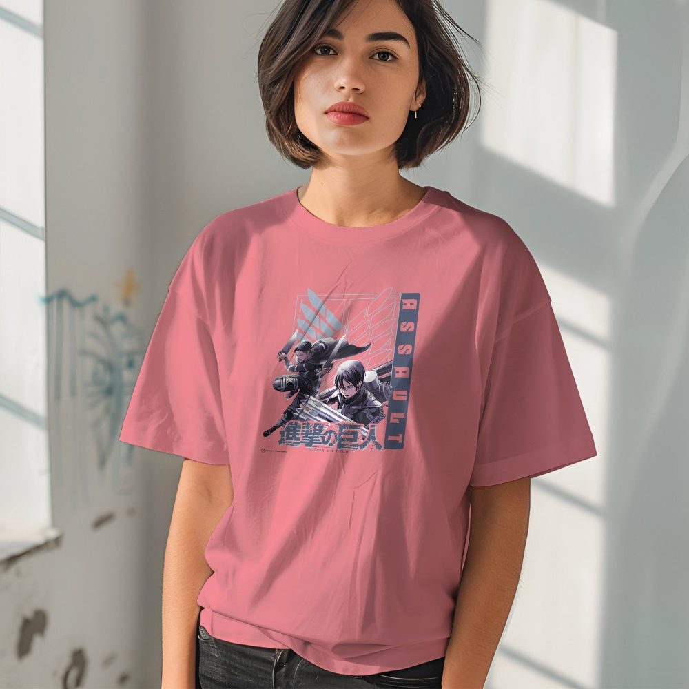 T-shirt oversize coton bio Femme Attack On Titan avec un design de Attack On Titan Assault noir
