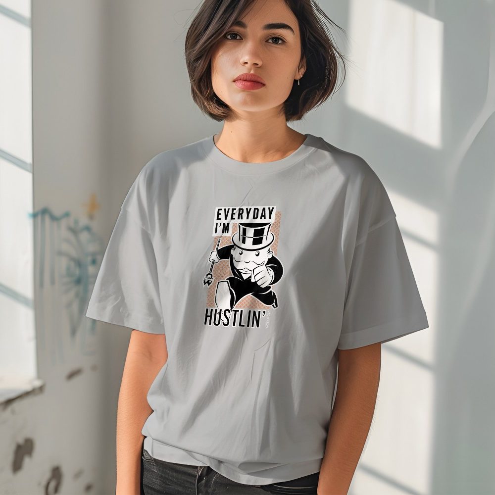 T-shirt oversize coton bio Femme Monopoly avec un design de Monopoly Everyday I'm Hustlin' blanc