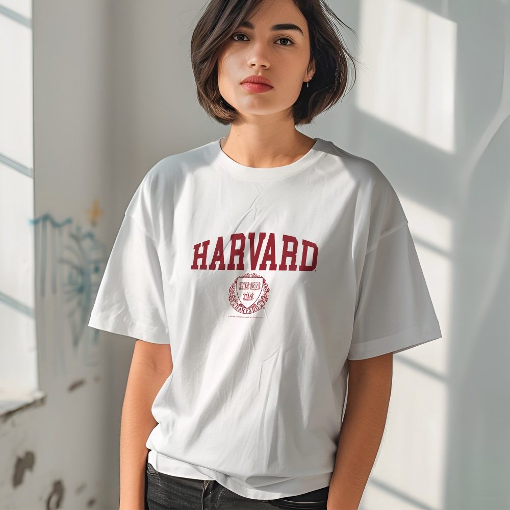 T-shirt oversize coton bio Femme Harvard avec un design de Harvard Écusson rouge