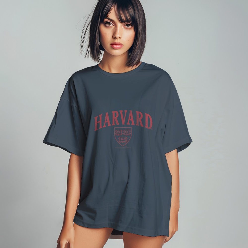 T-shirt oversize coton bio Femme Harvard avec un design de Harvard Arc Écusson Used Contour rouge