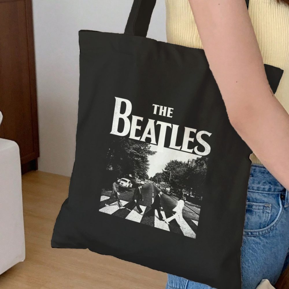 Tote bag coton bio The Beatles avec un design de The Beatles Crossing Road blanc