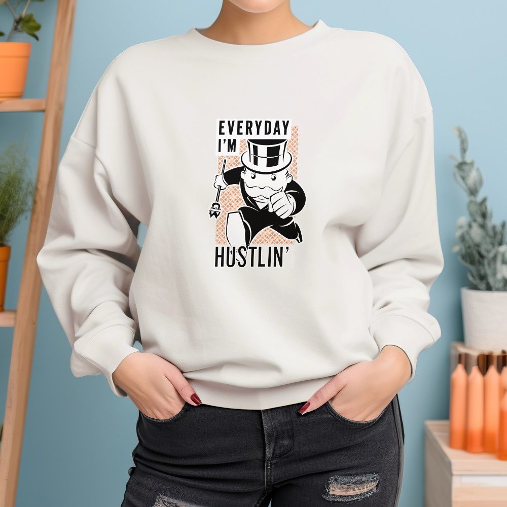 Sweat oversize coton bio Femme Monopoly avec un design de Monopoly Everyday I'm Hustlin' blanc