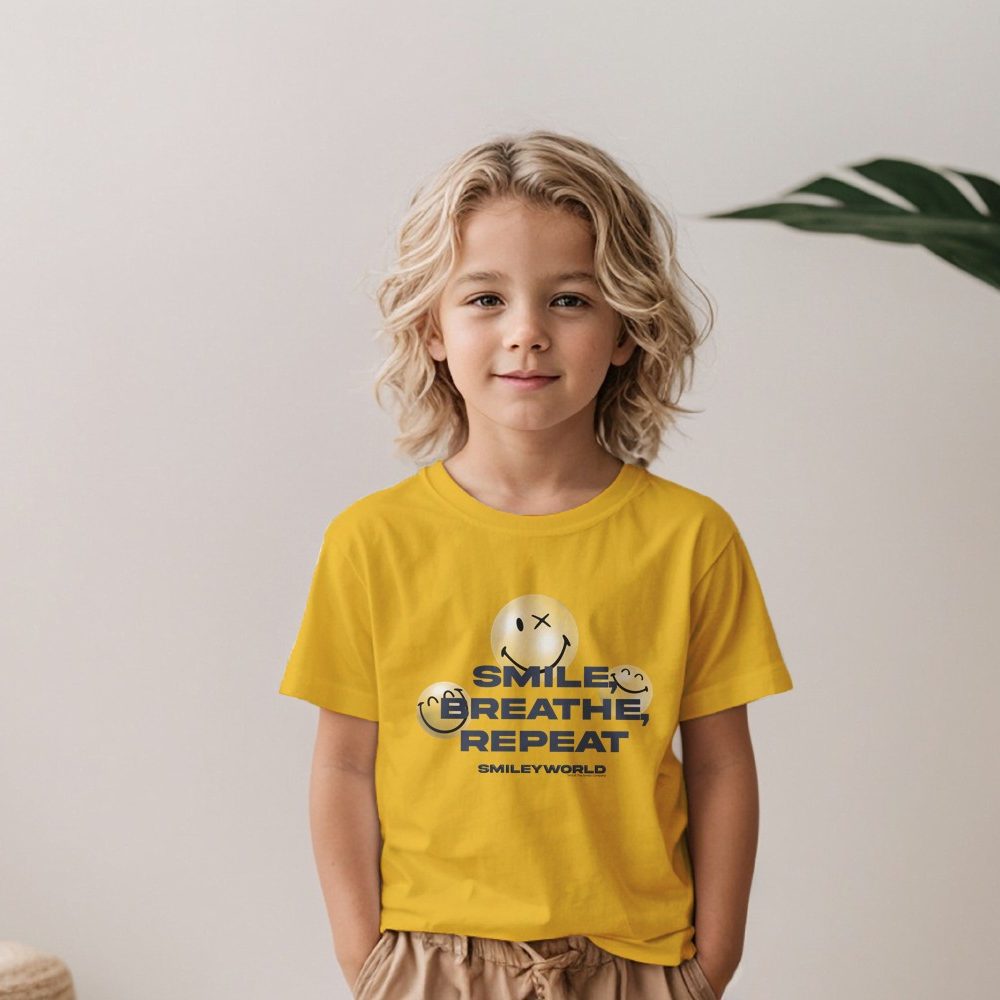 T-shirt Enfant Smiley World avec un design de Smiley World Smile Breathe Repeat noir