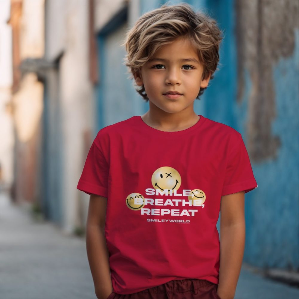 T-shirt Enfant Smiley World avec un design de Smiley World Smile Breathe Repeat blanc