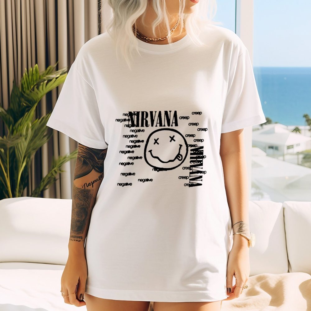 T-shirt oversize coton bio Femme Nirvana avec un design de Nirvana Negative Creep noir