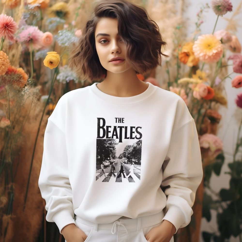Sweat oversize coton bio Femme The Beatles avec un design de The Beatles Crossing Road noir