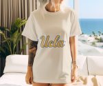 T-shirt oversize coton bio Femme UCLA avec un design de UCLA Curvy jaune contour bleu