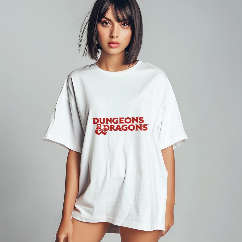 T-shirt oversize coton bio Femme Dungeons & Dragons avec un design de D&D Logo rouge