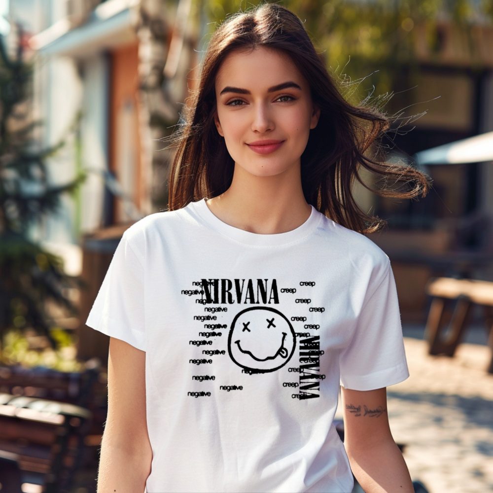 T-shirt femme Nirvana avec un design de Nirvana Negative Creep noir