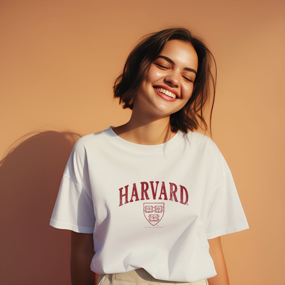 T-shirt bio oversize Femme Harvard avec un design de Harvard Arc Écusson Used Contour rouge