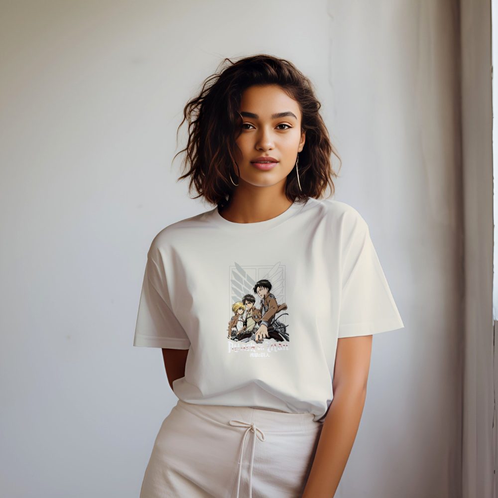 T-shirt bio oversize Femme Attack On Titan avec un design de Attack On Titan Group blanc