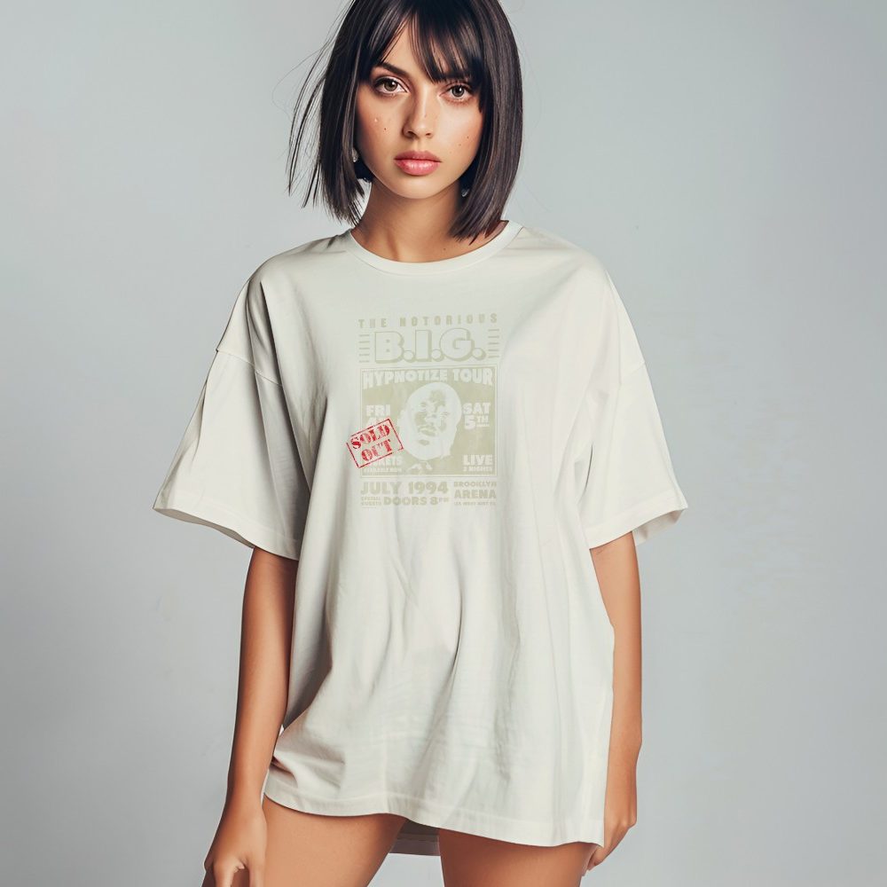 T-shirt bio oversize Femme The Notorious B.I.G. avec un design de The Notorious B.I.G. Hypnotize Tour beige