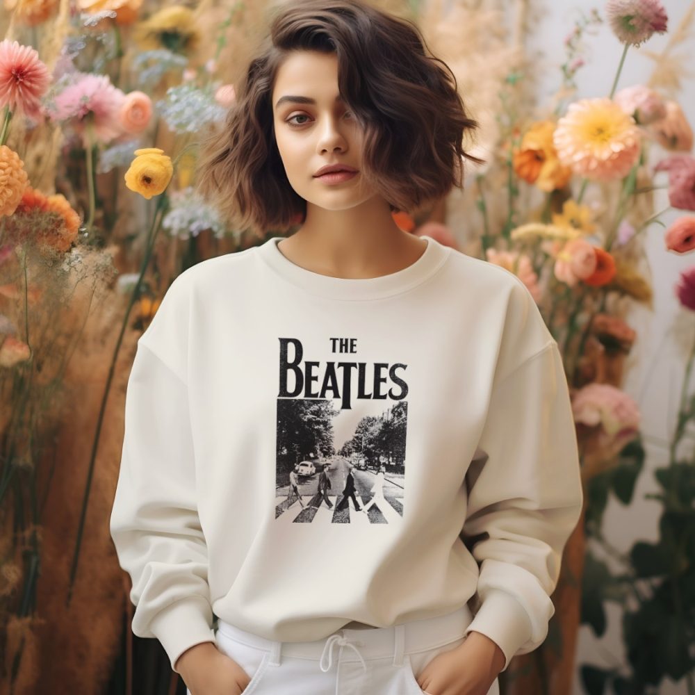 Sweat oversize coton bio Femme The Beatles avec un design de The Beatles Crossing Road noir
