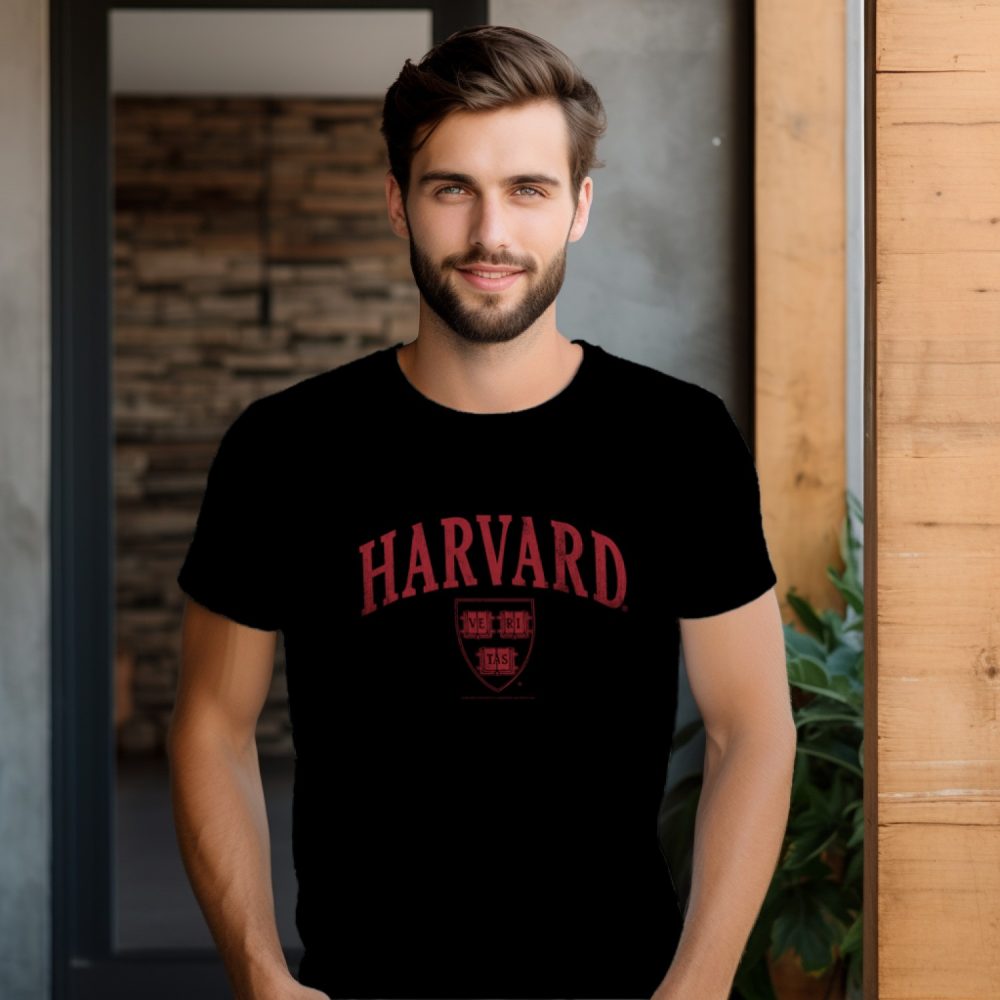 T-shirt Homme Harvard avec un design de Harvard Arc Écusson Used rouge