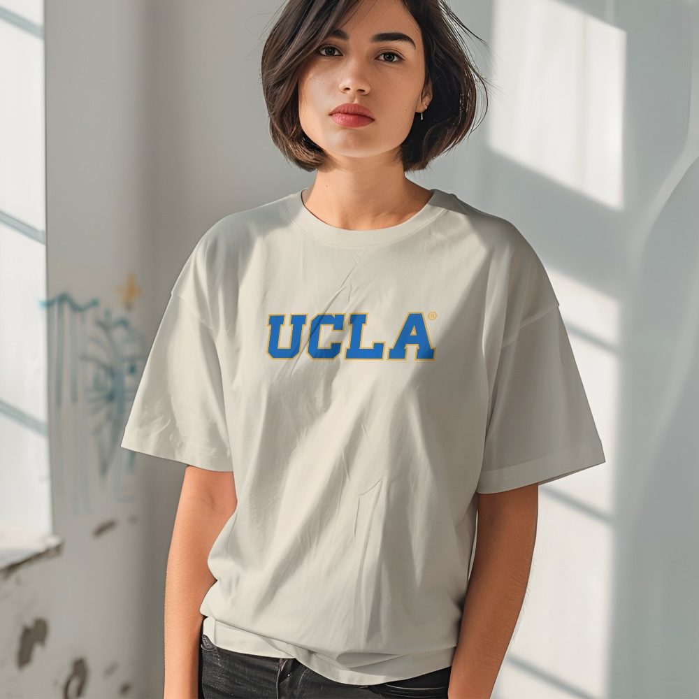 T-shirt bio oversize Femme UCLA avec un design de UCLA bleu contour jaune