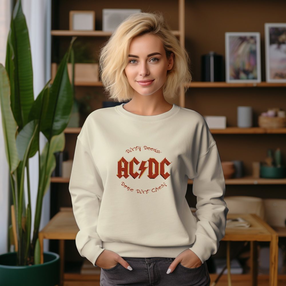 Sweat oversize coton bio femme ACDC avec un design de ACDC Dirty Deeds Done Dirt Cheap