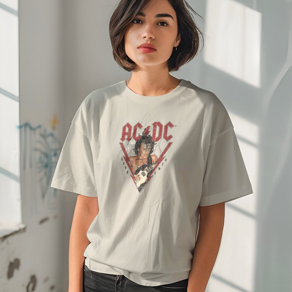 T-shirt oversize coton bio femme ACDC avec un design de ACDC Live 1974 noir