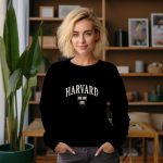 Sweat oversize coton bio Femme Harvard avec un design de Harvard Arc Écusson Used blanc