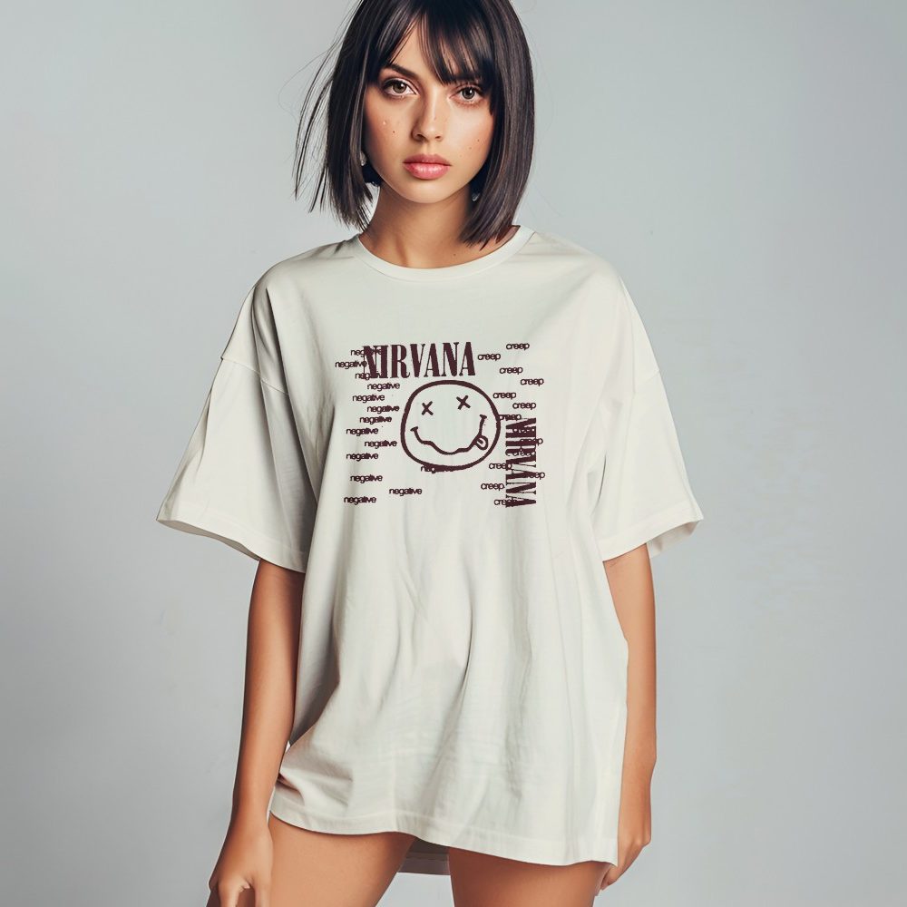 T-shirt oversize coton bio femme Femmes avec un design de Nirvana Negative Creep bordeaux