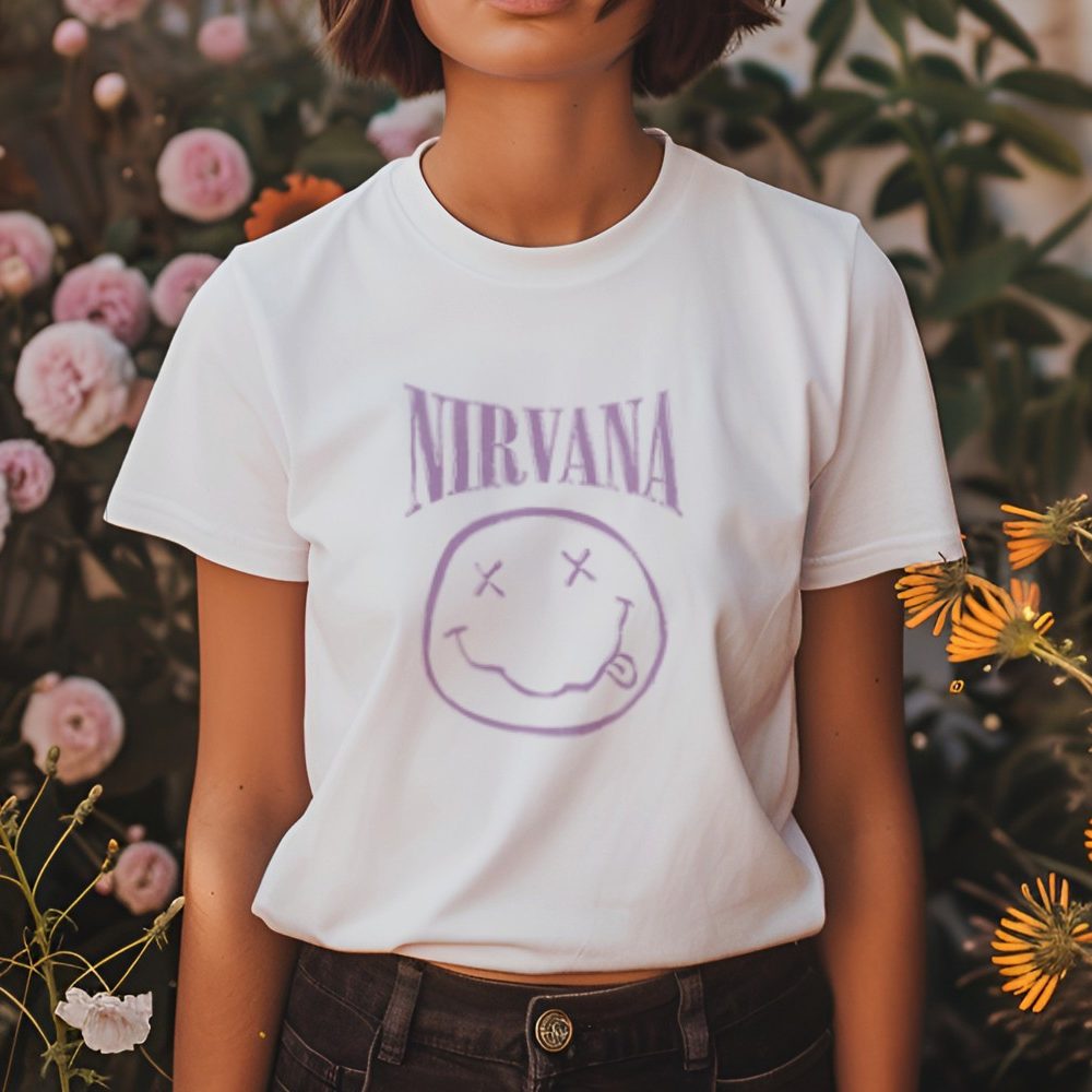 T-shirt femme Nirvana avec un design de Nirvana Smiley Artwork mauve