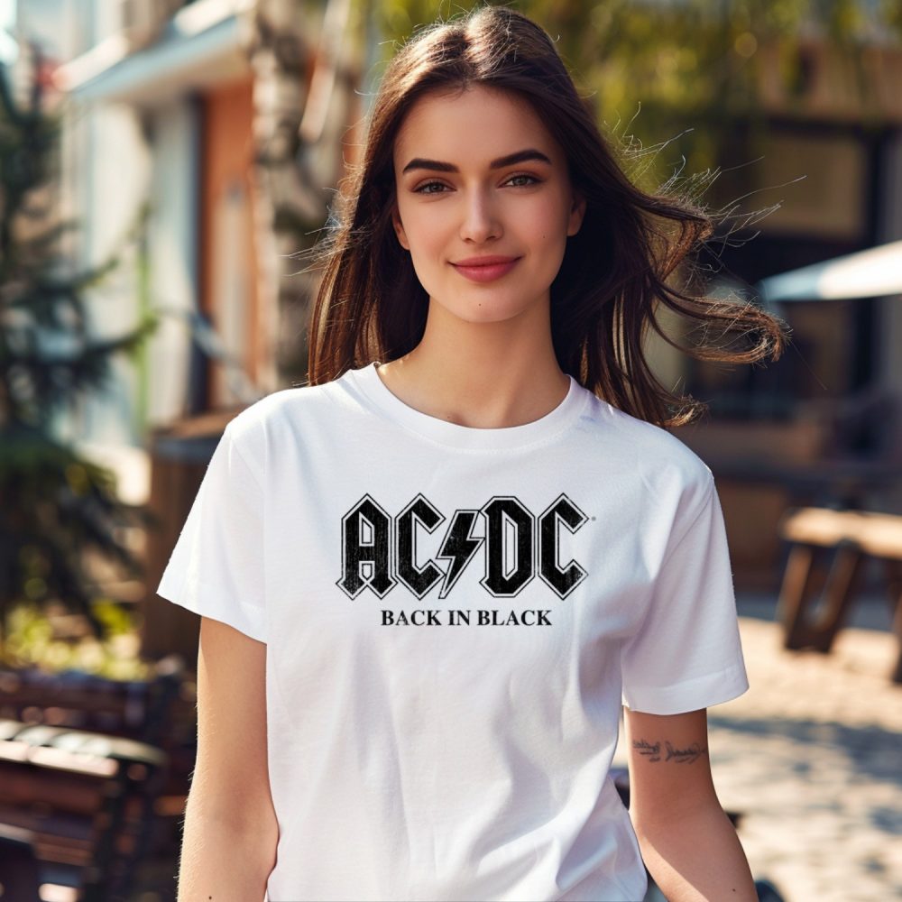 T-shirt femme ACDC avec un design de ACDC Back in Black noir
