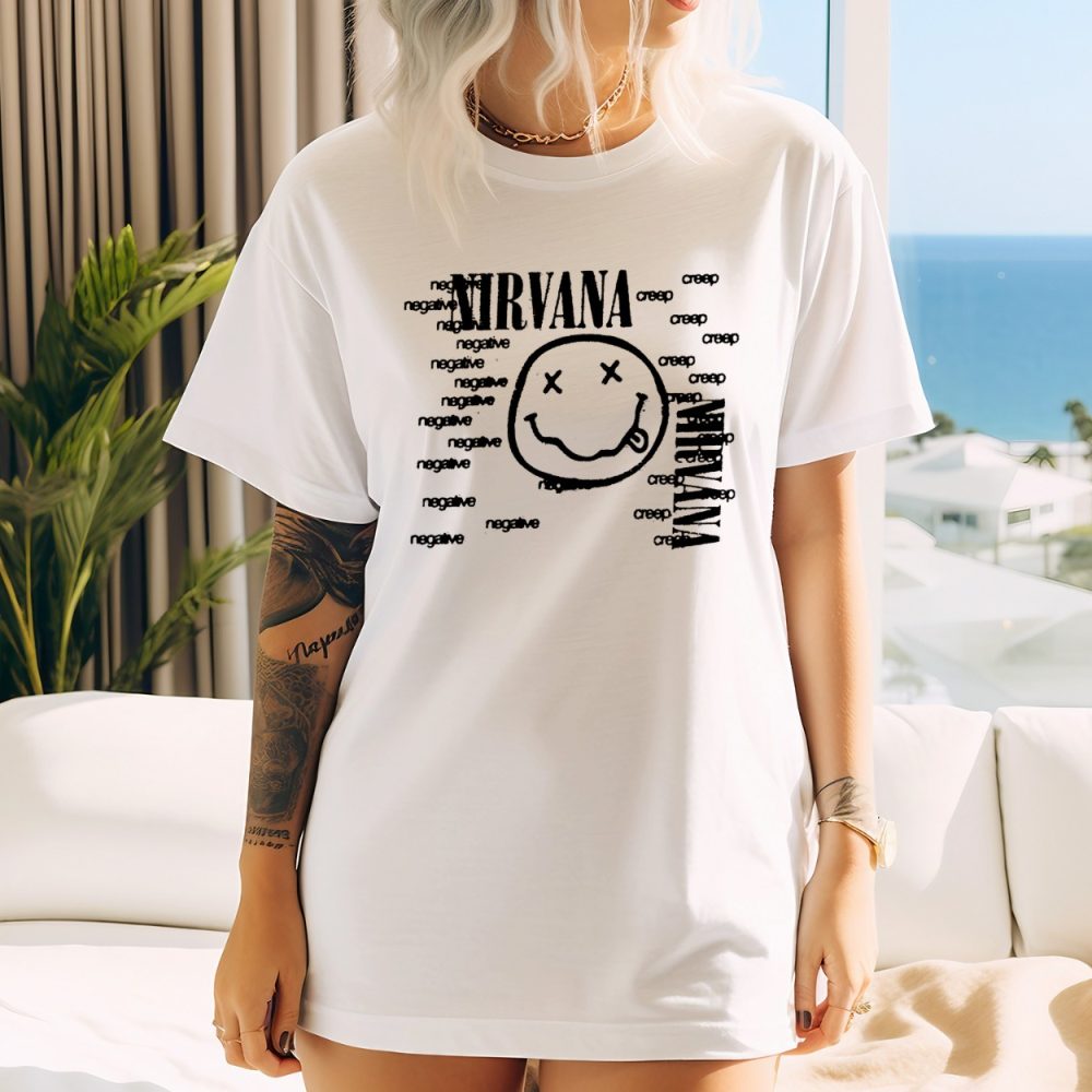 T-shirt oversize coton bio Femme Nirvana avec un design de Nirvana Negative Creep noir