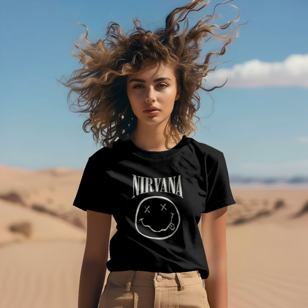 T-shirt femme Nirvana  avec un design de Nirvana Smiley Artwork blanc