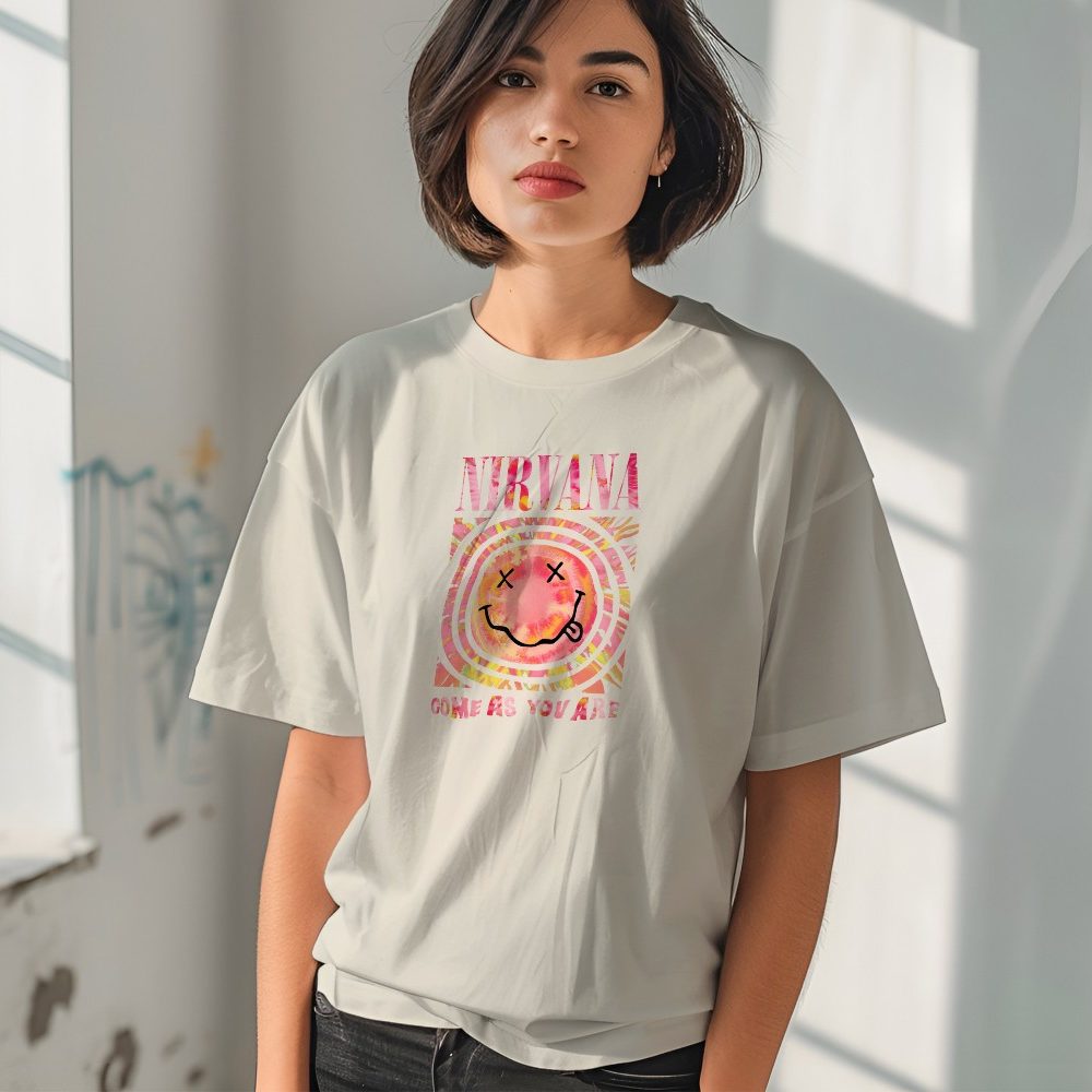 T-shirt oversize coton bio femme Nirvana avec un design de Nirvana Come As You Are rose