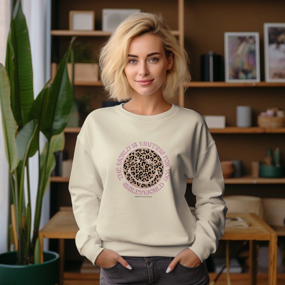Sweat oversize coton bio Femme Smiley World avec un design de Smiley World The World Is Waiting For You