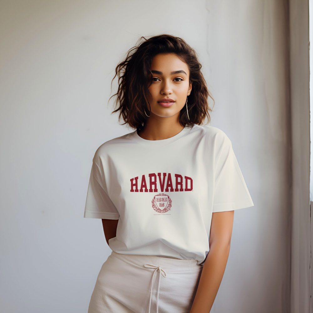 T-shirt bio oversize Femme Harvard avec un design de Harvard Écusson rouge