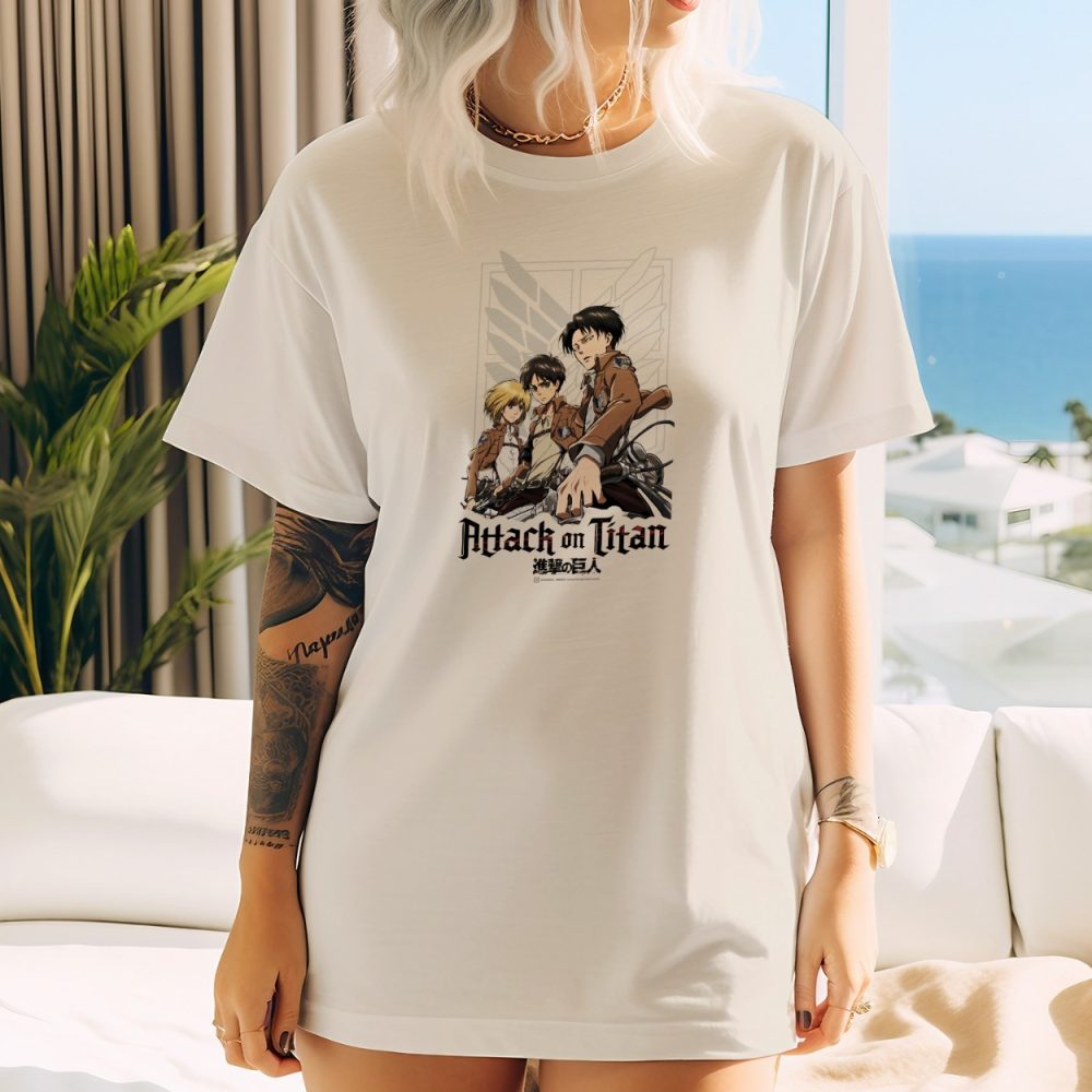 T-shirt bio oversize Femme Attack On Titan avec un design de Attack On Titan Group noir