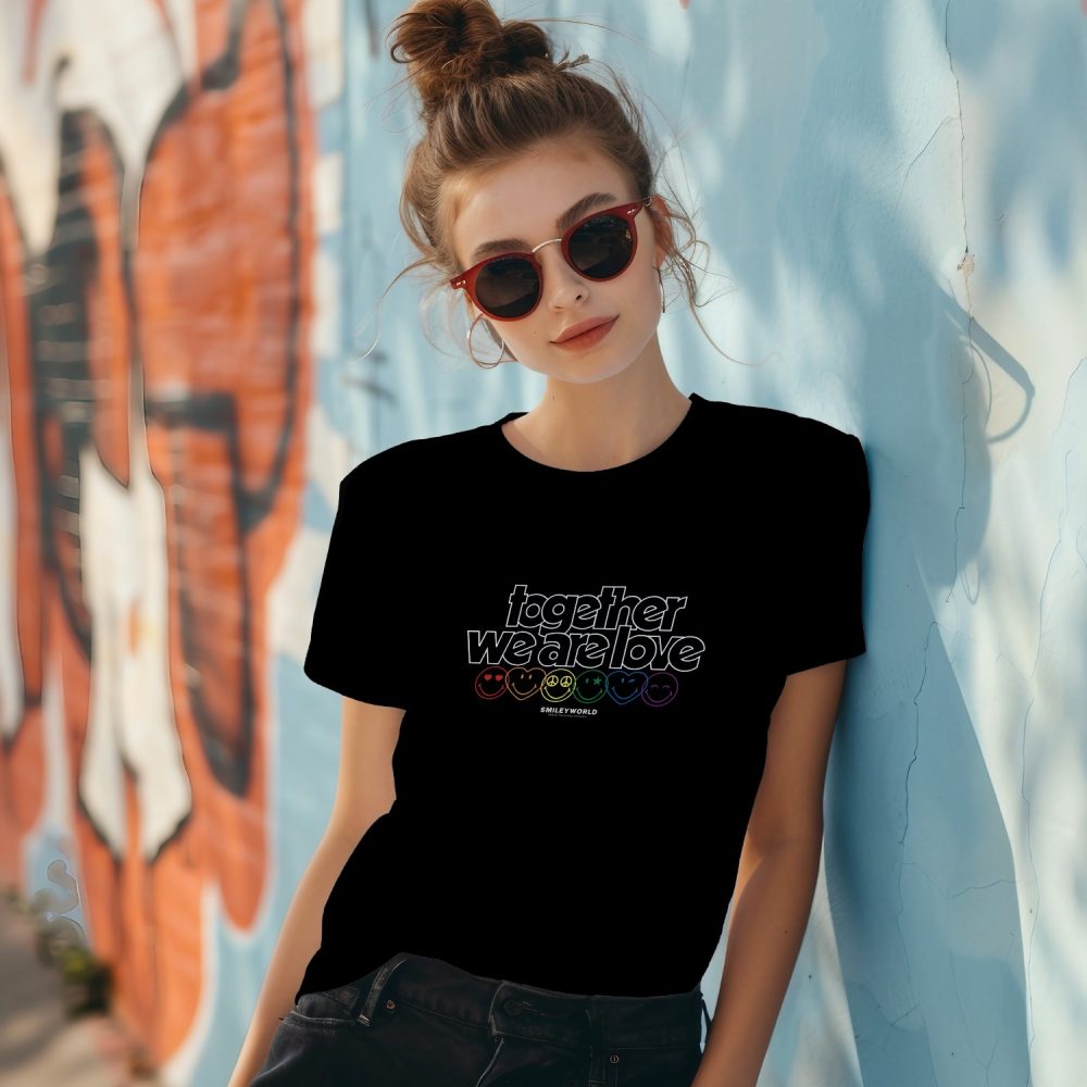 T-shirt Femme Smiley World avec un design de Smiley World Together We Are Love blanc