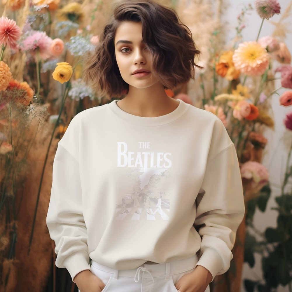 Sweat oversize coton bio Femme The Beatles avec un design de The Beatles Crossing Road blanc