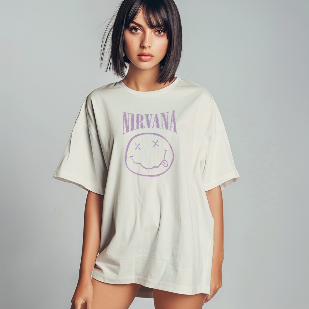 T-shirt oversize coton bio femme Femmes avec un design de Nirvana Smiley Artwork mauve