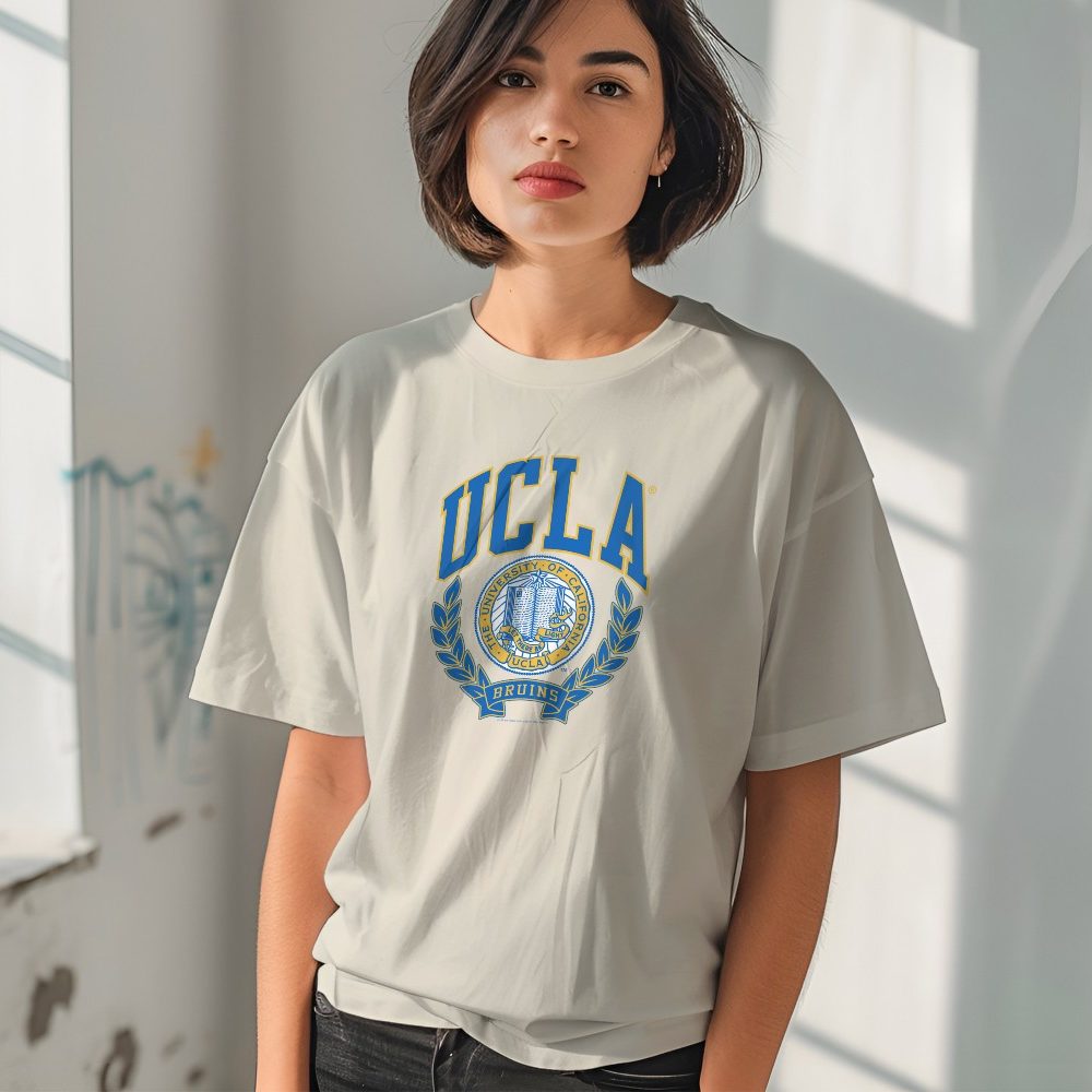T-shirt bio oversize Femme UCLA avec un design de UCLA Écusson couleurs
