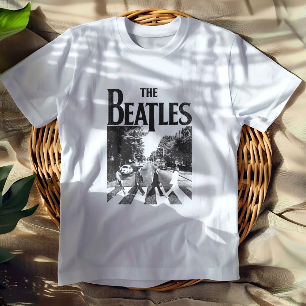 T-shirt Femme The Beatles avec un design de The Beatles Crossing Road noir