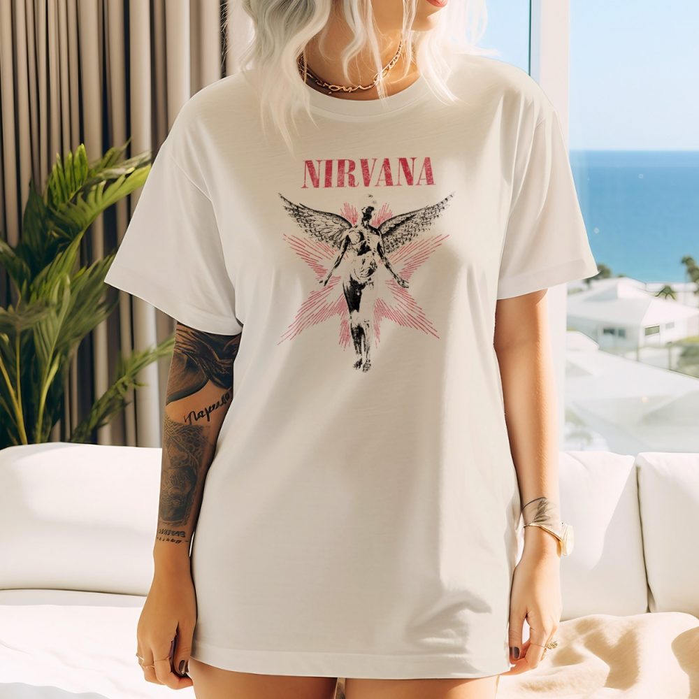 T-shirt oversize coton bio femme Nirvana avec un design de Nirvana In Utero rouge