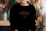 Sweat oversize coton bio Femme Harvard avec un design de Harvard Arc Écusson Used rouge