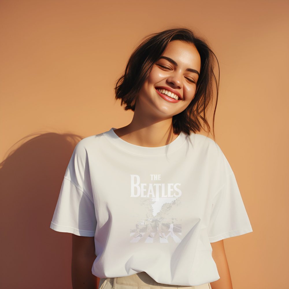 T-shirt bio oversize Femme The Beatles avec un design de The Beatles Crossing Road blanc