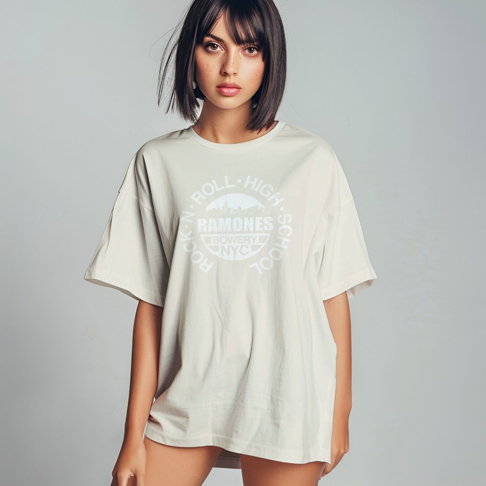 T-shirt oversize coton bio femme Ramones avec un design de Ramones Bowery NYC blanc