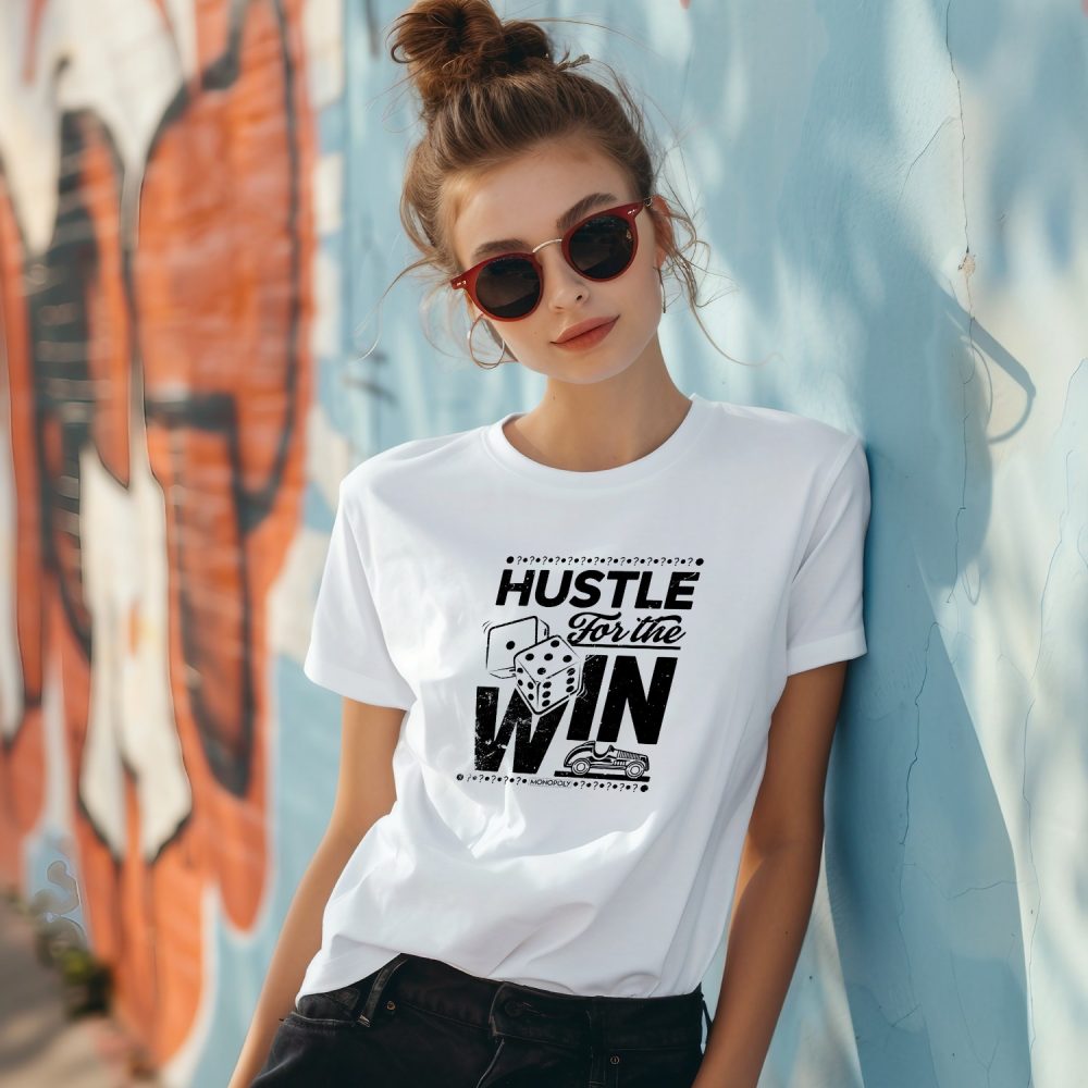 T-shirt Femme Monopoly avec un design de Monopoly Monopoly Hustle For The Win noir
