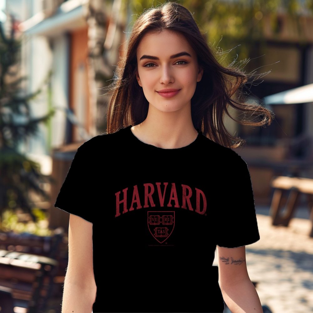 T-shirt Femme Harvard avec un design de Harvard Arc Écusson Used Contour rouge